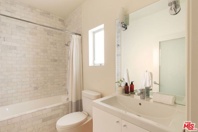 507 N Lucerne Boulevard, Los Angeles, CA 90004