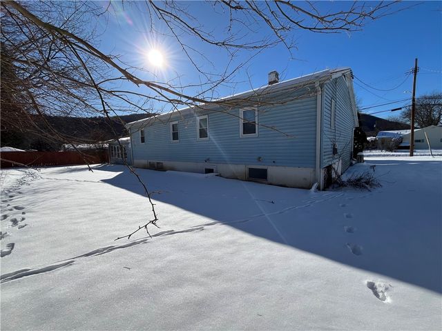 17 Roricks Glen Parkway, Elmira, NY 14905