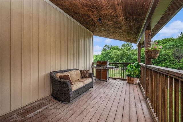 9750 SW 200th Street, Smithville, MO 64089