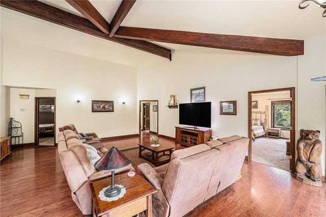 9750 SW 200th Street, Smithville, MO 64089