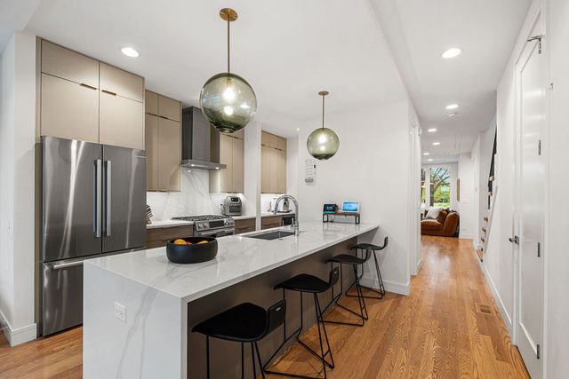 3428 N Kilbourn Avenue, Chicago, IL 60641