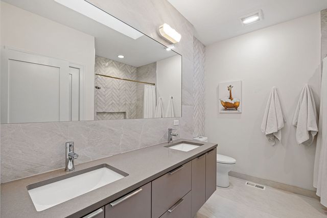 3428 N Kilbourn Avenue, Chicago, IL 60641