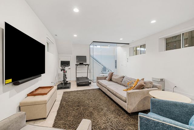 3428 N Kilbourn Avenue, Chicago, IL 60641