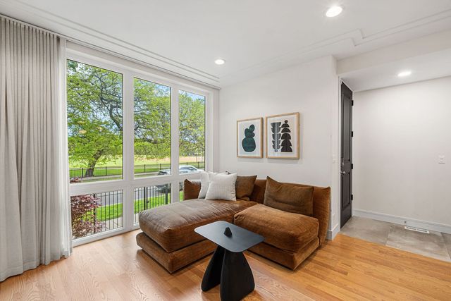3428 N Kilbourn Avenue, Chicago, IL 60641