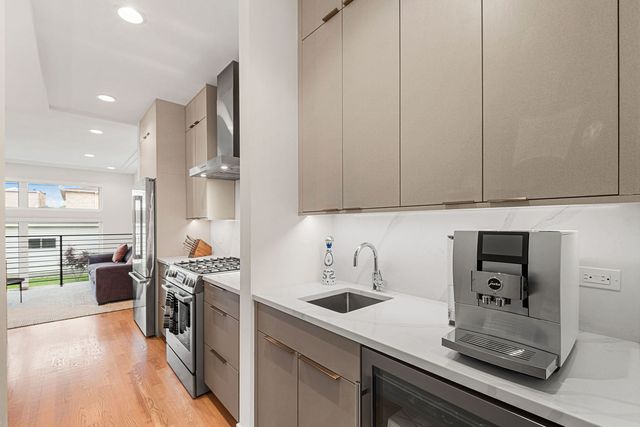 3428 N Kilbourn Avenue, Chicago, IL 60641