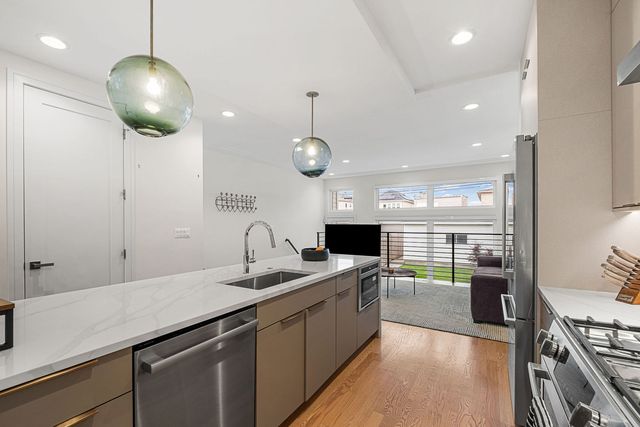 3428 N Kilbourn Avenue, Chicago, IL 60641
