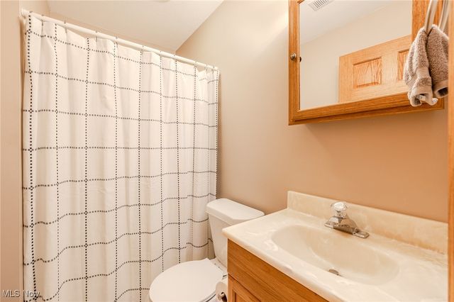 754 Chestnut Street, Geneva, OH 44041