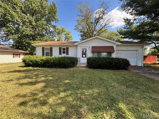 128 Freedom Drive, Belleville, IL 62226