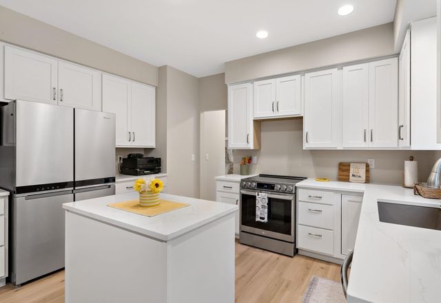 3402 Fairfax Lane, Woodbury, MN 55129