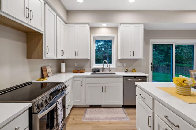 3402 Fairfax Lane, Woodbury, MN 55129