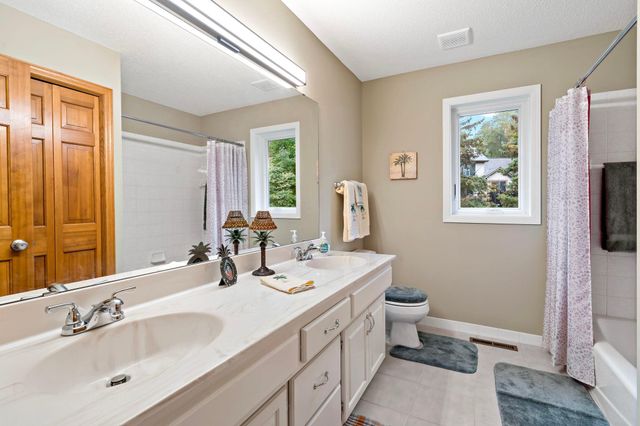 3402 Fairfax Lane, Woodbury, MN 55129