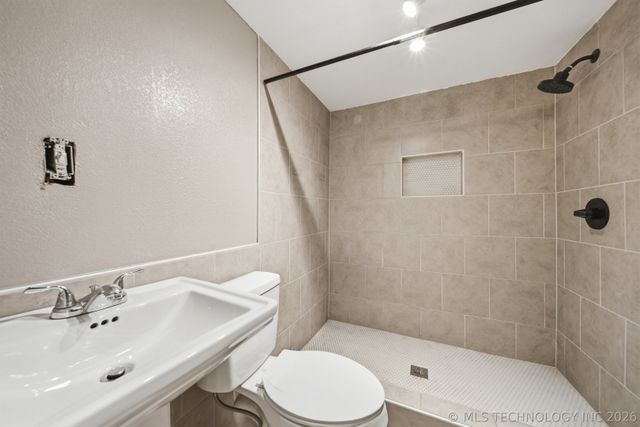 312 N Industrial Avenue, Sand Springs, OK 74063