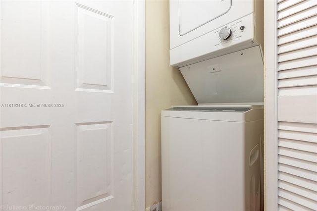 10624 NW 10th St 103, Pembroke Pines, FL 33026