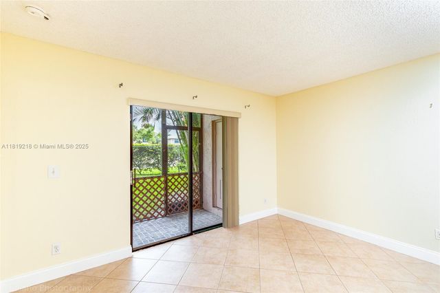 10624 NW 10th St 103, Pembroke Pines, FL 33026
