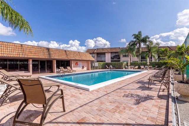 10624 NW 10th St 103, Pembroke Pines, FL 33026