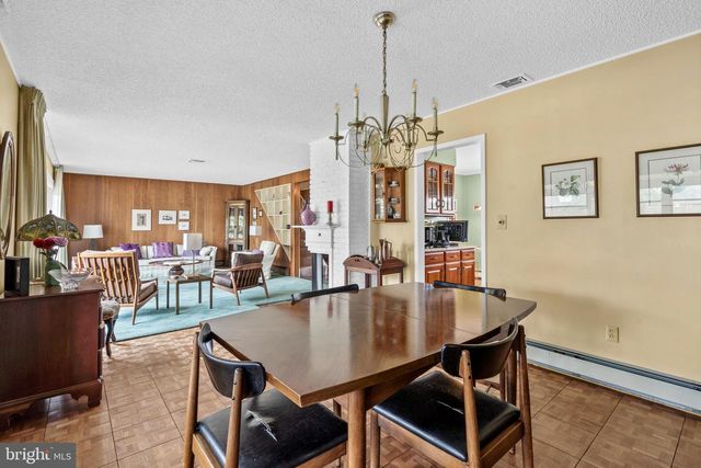 78 RED BERRY RD, Levittown, PA 19056