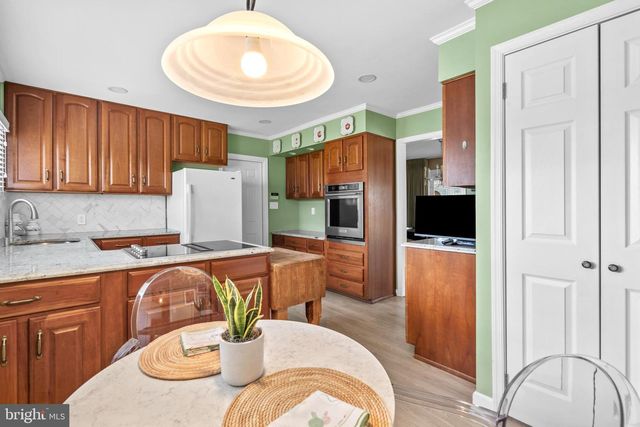 78 RED BERRY RD, Levittown, PA 19056