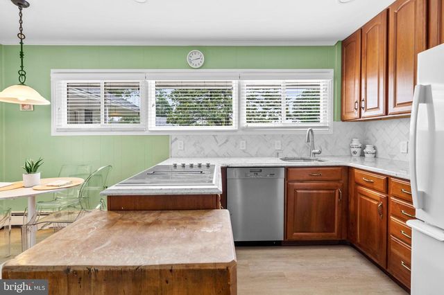 78 RED BERRY RD, Levittown, PA 19056