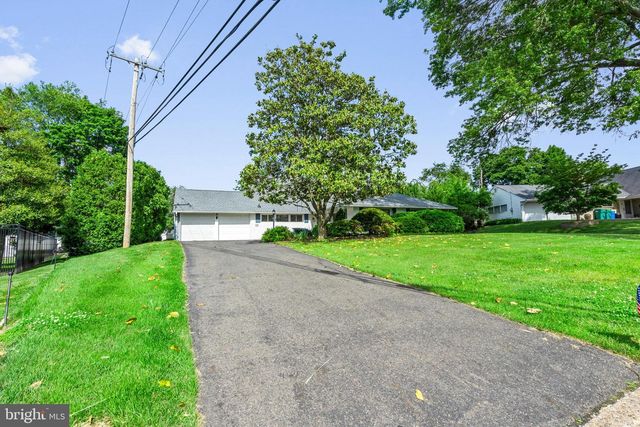 78 RED BERRY RD, Levittown, PA 19056