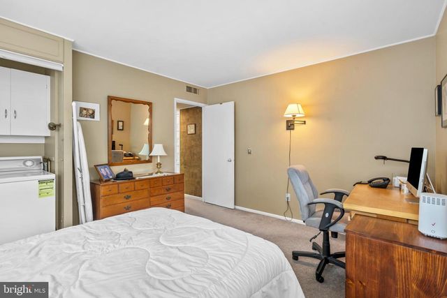 78 RED BERRY RD, Levittown, PA 19056