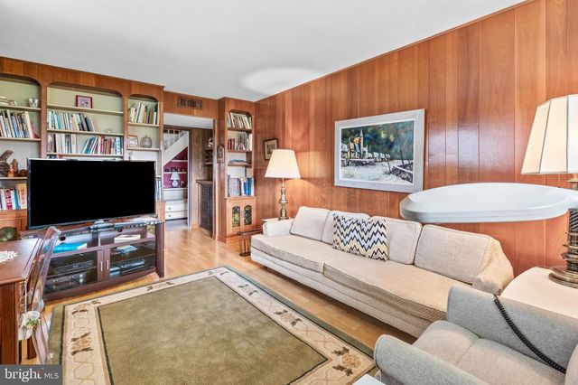 78 RED BERRY RD, Levittown, PA 19056