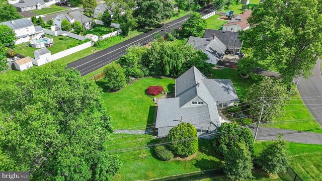 78 RED BERRY RD, Levittown, PA 19056
