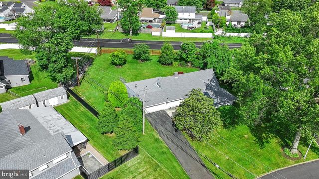 78 RED BERRY RD, Levittown, PA 19056