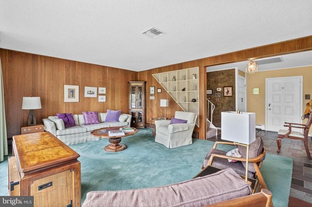 78 RED BERRY RD, Levittown, PA 19056
