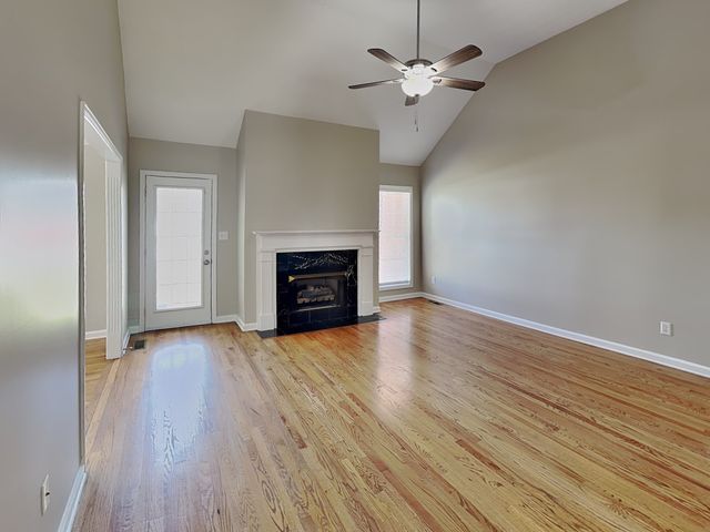 1090 Pinehurst Dr, Gallatin, TN 37066