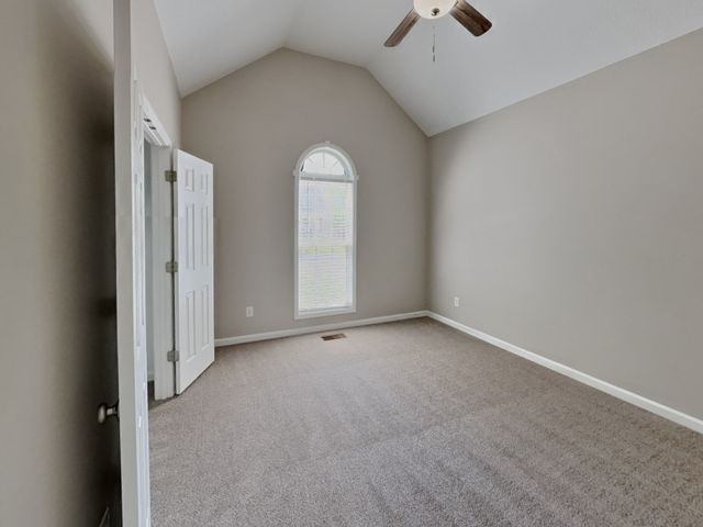 1090 Pinehurst Dr, Gallatin, TN 37066