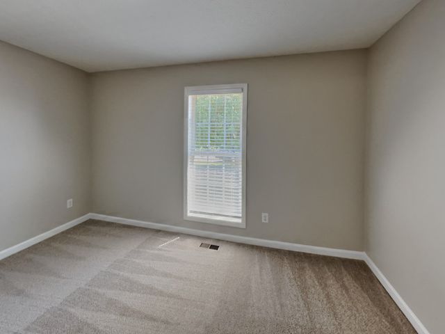 1090 Pinehurst Dr, Gallatin, TN 37066
