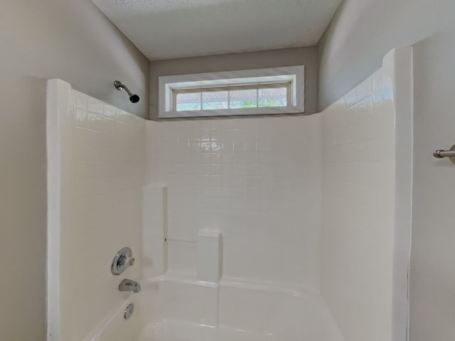 1090 Pinehurst Dr, Gallatin, TN 37066