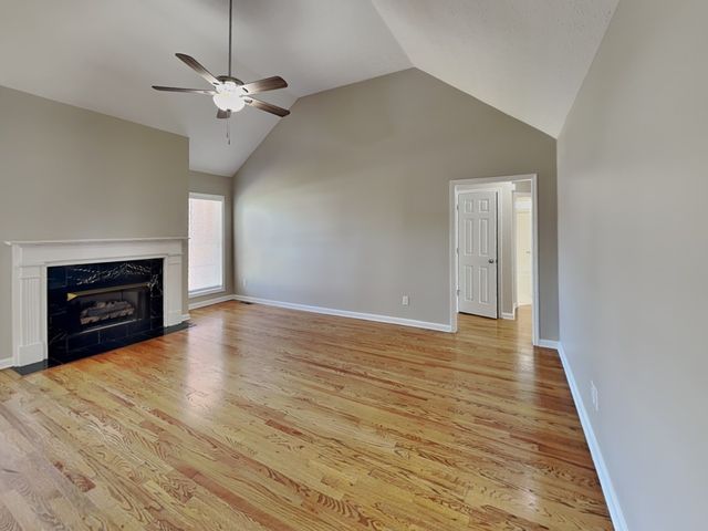 1090 Pinehurst Dr, Gallatin, TN 37066