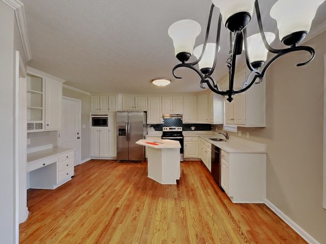 1090 Pinehurst Dr, Gallatin, TN 37066
