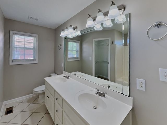 1090 Pinehurst Dr, Gallatin, TN 37066