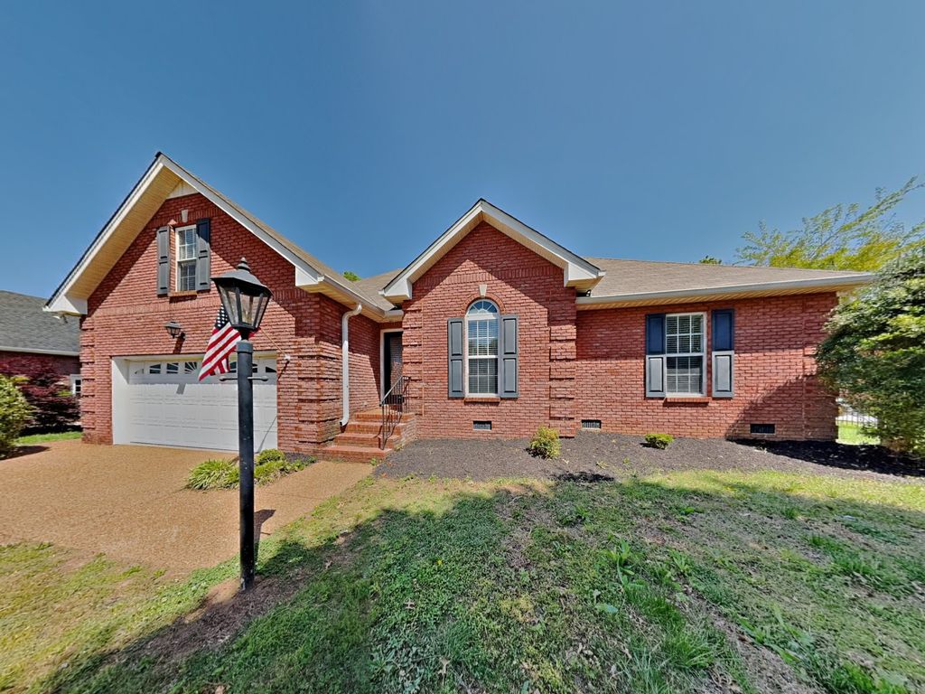1090 Pinehurst Dr, Gallatin, TN 37066