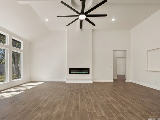 3814 Waterwood Pass Dr, Elmendorf, TX 78112