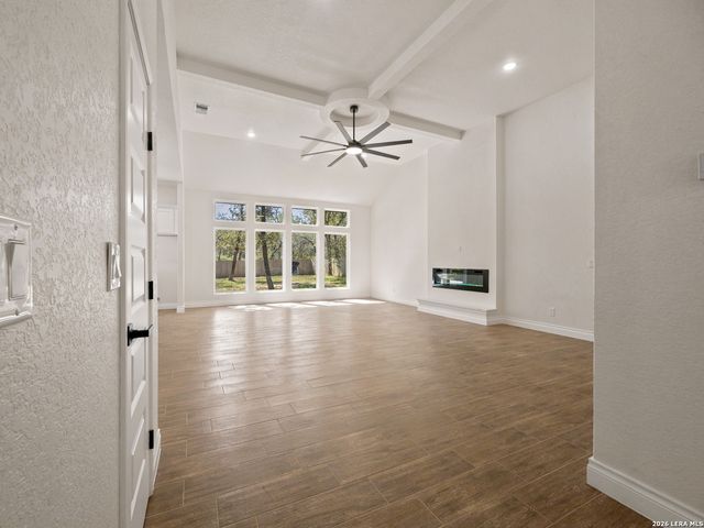 3814 Waterwood Pass Dr, Elmendorf, TX 78112