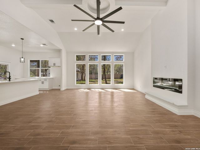 3814 Waterwood Pass Dr, Elmendorf, TX 78112