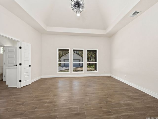 3814 Waterwood Pass Dr, Elmendorf, TX 78112