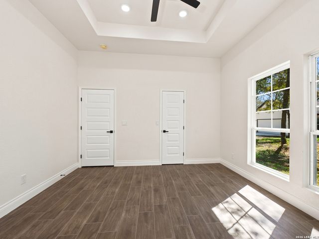 3814 Waterwood Pass Dr, Elmendorf, TX 78112