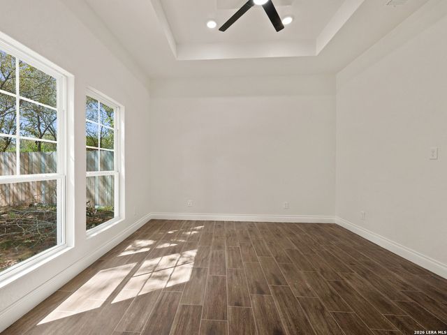 3814 Waterwood Pass Dr, Elmendorf, TX 78112