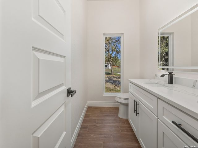 3814 Waterwood Pass Dr, Elmendorf, TX 78112