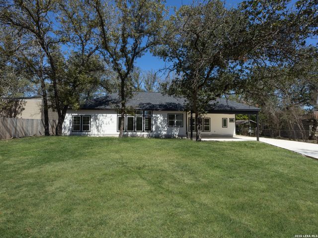 3814 Waterwood Pass Dr, Elmendorf, TX 78112