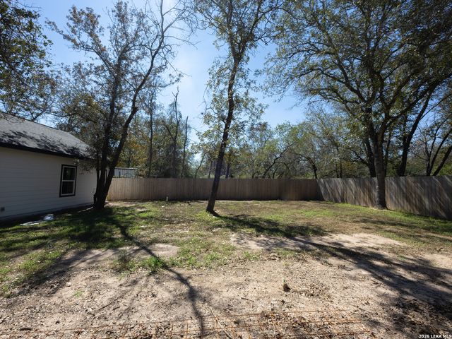 3814 Waterwood Pass Dr, Elmendorf, TX 78112