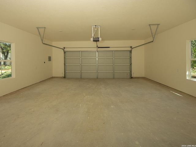 3814 Waterwood Pass Dr, Elmendorf, TX 78112