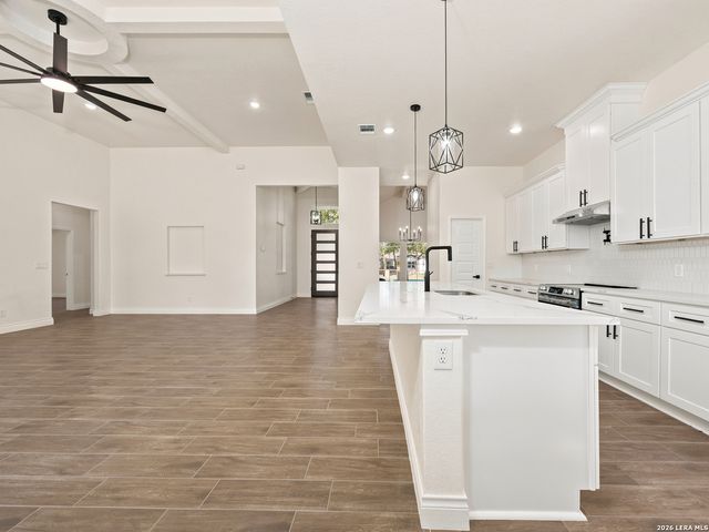 3814 Waterwood Pass Dr, Elmendorf, TX 78112