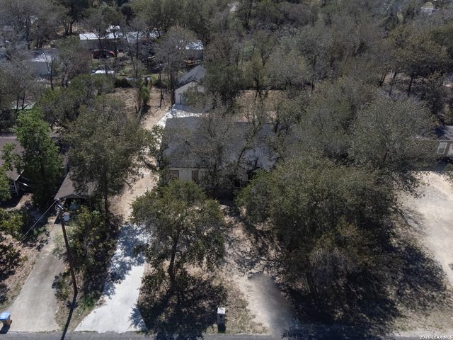 3814 Waterwood Pass Dr, Elmendorf, TX 78112