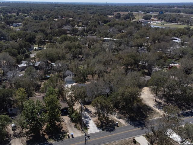 3814 Waterwood Pass Dr, Elmendorf, TX 78112