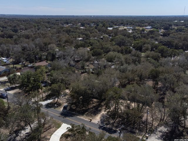 3814 Waterwood Pass Dr, Elmendorf, TX 78112